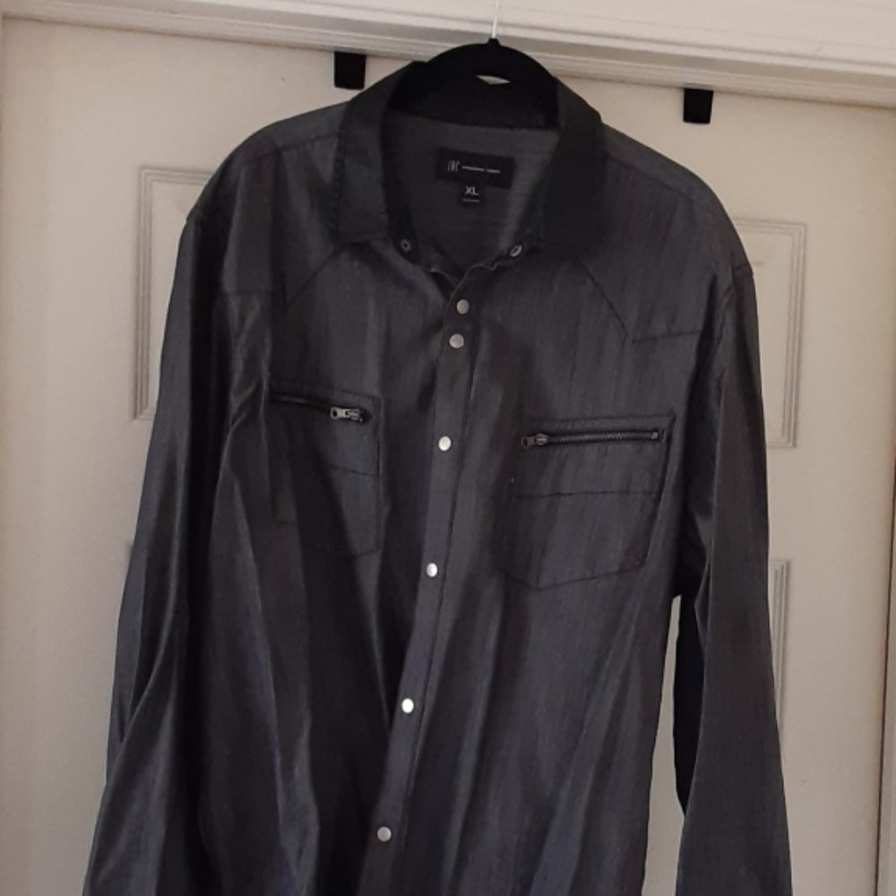 Button up - Picture 2 of 3